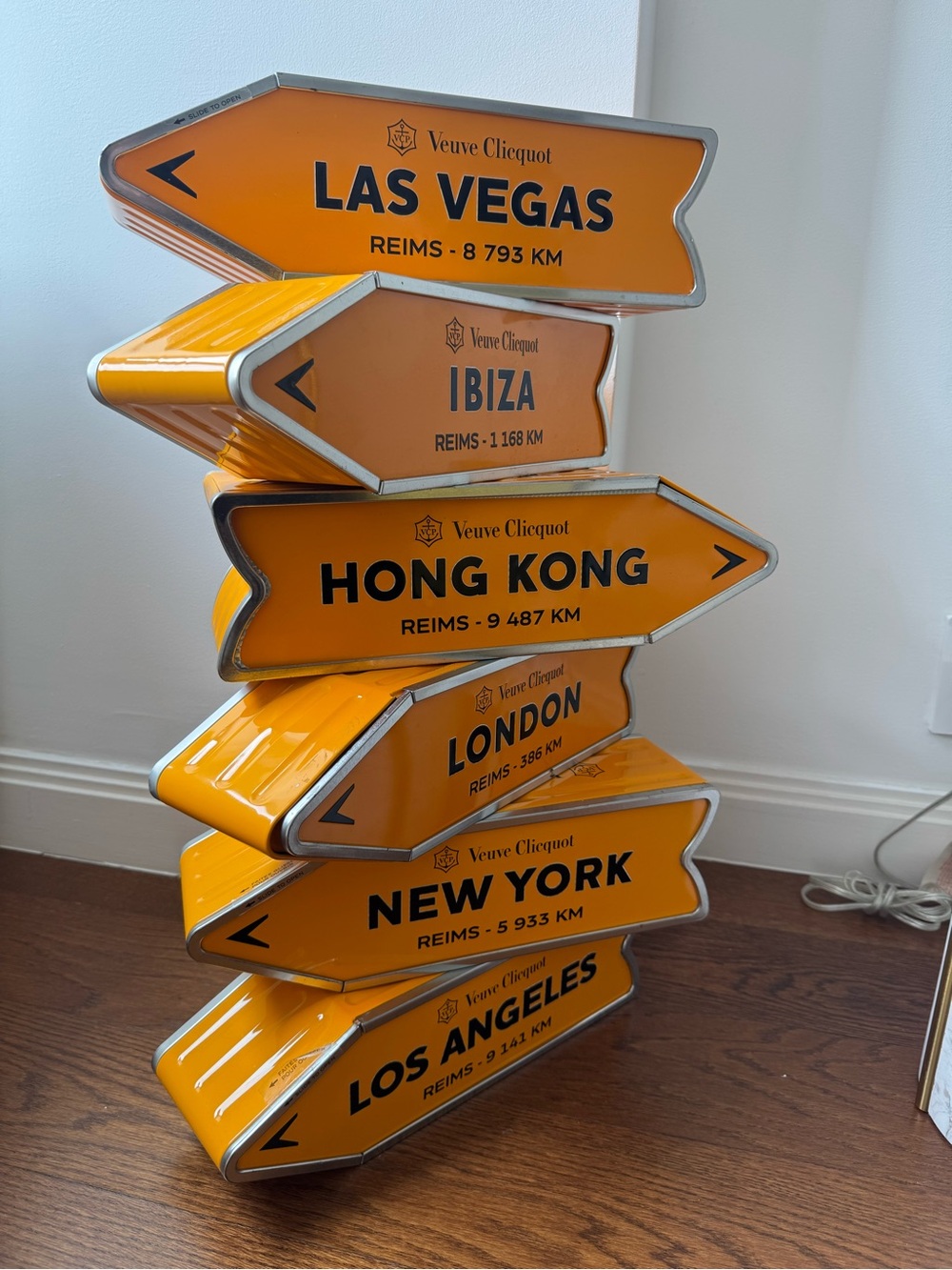 Veuve Clicquot Arrow Stack - Empty (no bottles) - set of six
